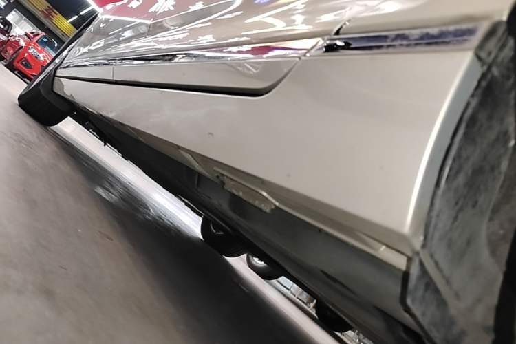 Used Volkswagen Magotan 2020 280TSI DSG Comfort Edition Left Side Sill
