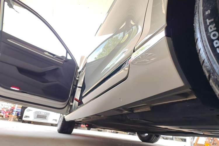 Used Volkswagen Magotan 2020 330TSI DSG Luxury Edition Left Side Sill