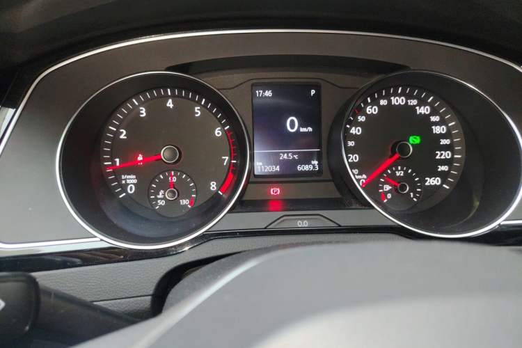 Used Volkswagen Magotan 2020 330TSI DSG Leading Model Odometer Close Up