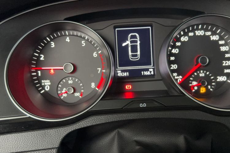Used Volkswagen Magotan 2020 330TSI DSG Luxury Edition Odometer Close Up