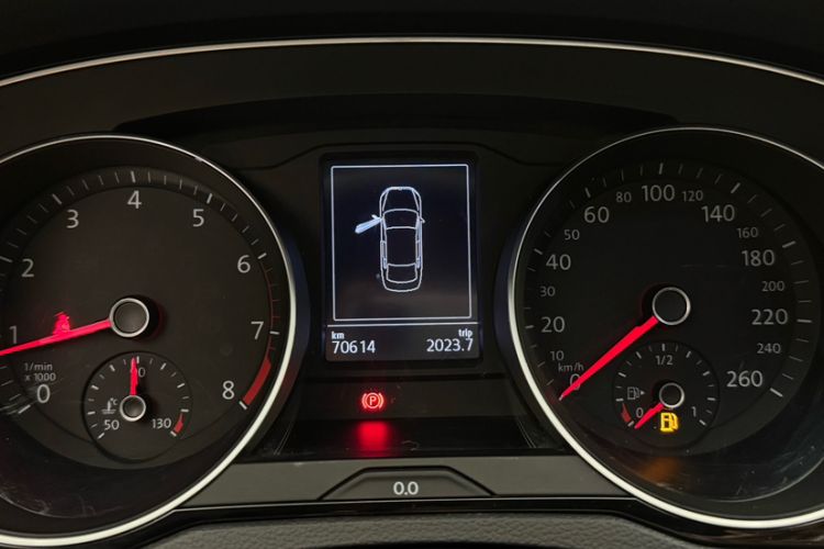 Used Volkswagen Magotan 2020 330TSI DSG Leading Model Odometer Close Up