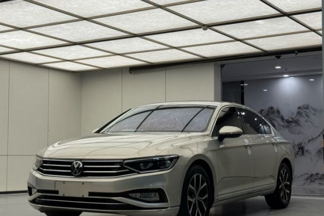 Ojetý Volkswagen Magotan 2020 330TSI DSG Leading Model