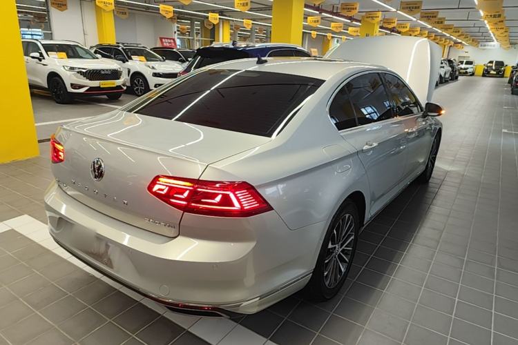 Used Volkswagen Magotan 2020 380TSI DSG Luxury Version Rear Right 45 Deg