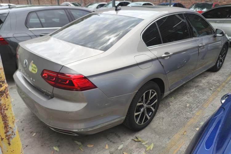 Used Volkswagen Magotan 2020 330TSI DSG Leading Model Rear Right 45 Deg