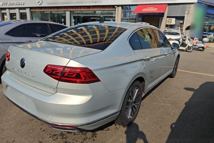 Used Volkswagen Magotan 2020 330TSI DSG Luxury Edition Rear Right 45 Deg