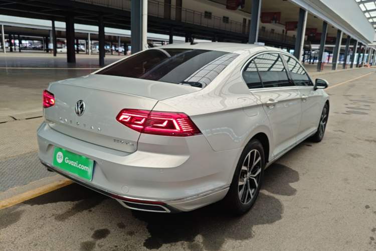 Used Volkswagen Magotan 2020 330TSI DSG Leading Model Rear Right 45 Deg