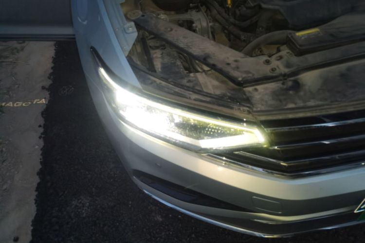 Used Volkswagen Magotan 2020 330TSI DSG Luxury Edition Right Front Headlight