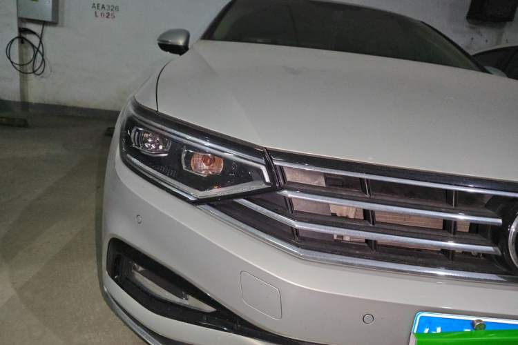 Used Volkswagen Magotan 2020 330TSI DSG Luxury Edition Right Front Headlight