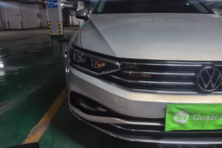 Used Volkswagen Magotan 2020 330TSI DSG Luxury Edition Right Front Headlight