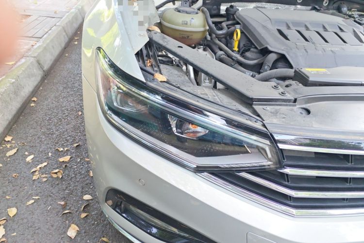 Used Volkswagen Magotan 2020 330TSI DSG Leading Model Right Front Headlight