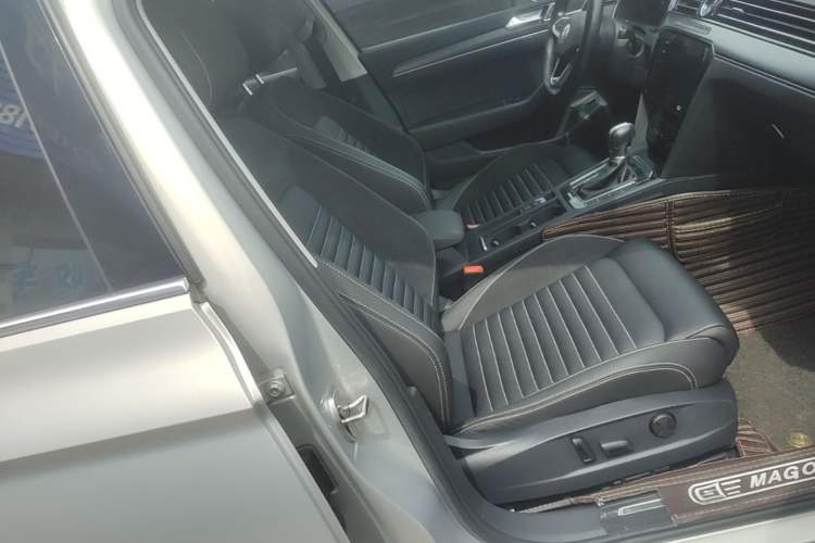 Used Volkswagen Magotan 2020 330TSI DSG Leading Model Right Front Seat