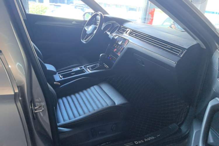 Used Volkswagen Magotan 2020 330TSI DSG Leading Model Right Front Seat
