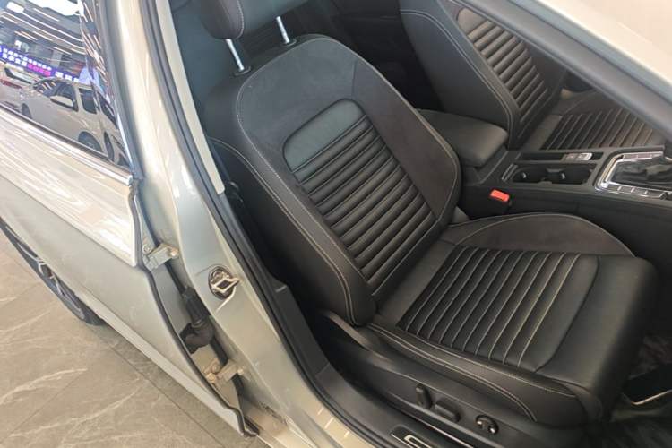 Used Volkswagen Magotan 2020 330TSI DSG Leading Model Right Front Seat