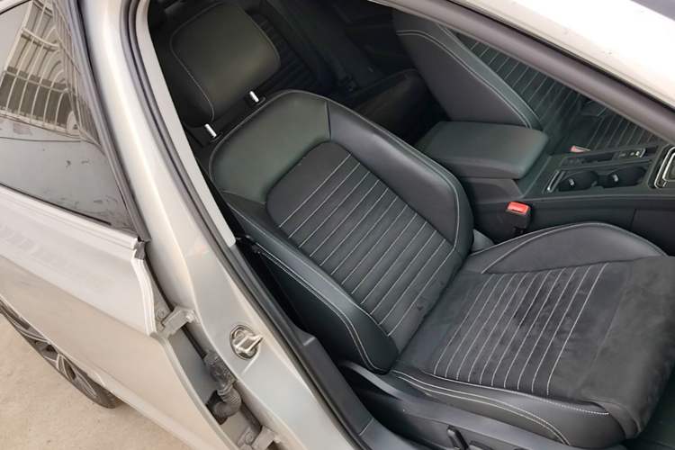 Used Volkswagen Magotan 2020 330TSI DSG Luxury Edition Right Front Seat
