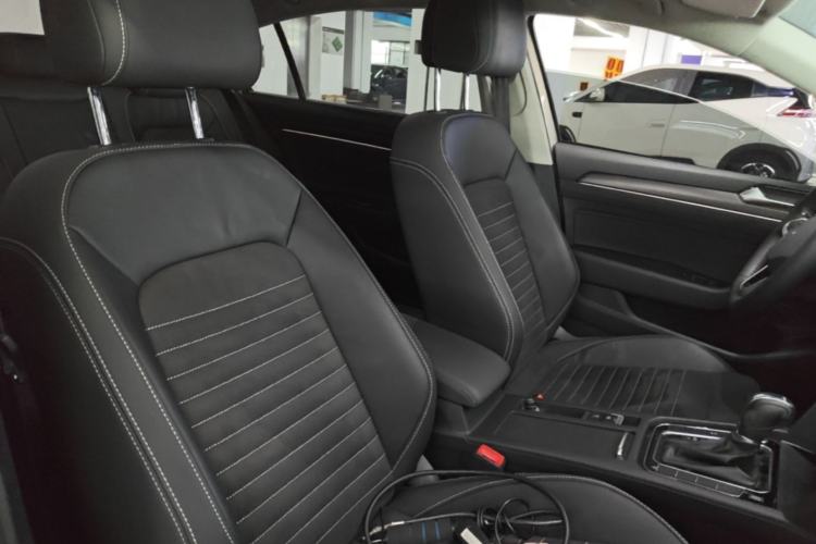 Used Volkswagen Magotan 2020 330TSI DSG Luxury Edition Right Front Seat