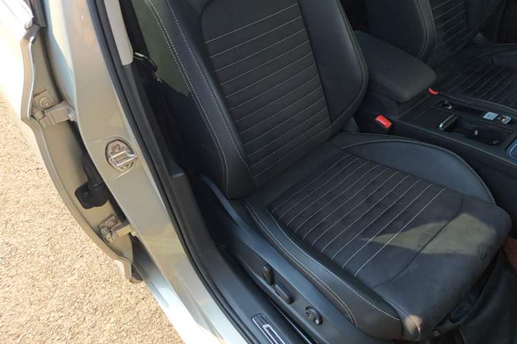 Used Volkswagen Magotan 2020 330TSI DSG Luxury Edition Right Front Seat