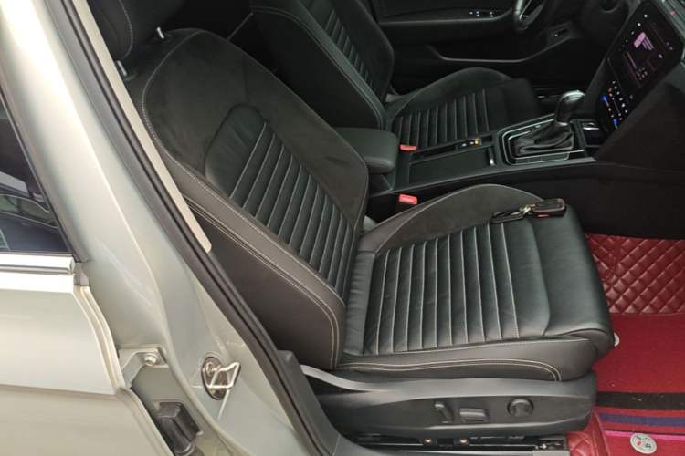 Used Volkswagen Magotan 2020 330TSI DSG Leading Model Right Front Seat