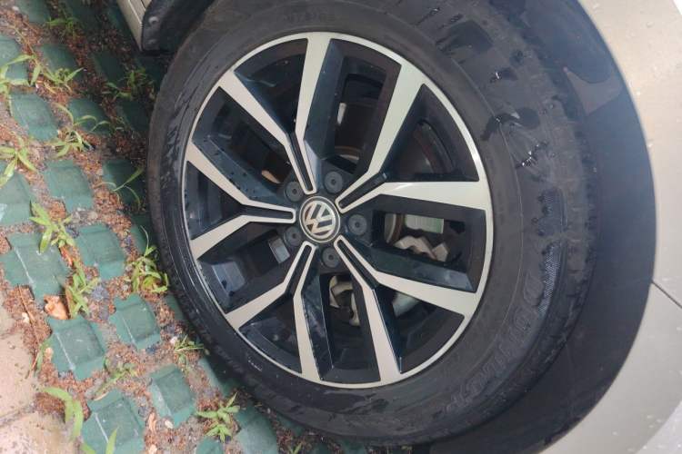 Used Volkswagen Magotan 2020 330TSI DSG Leading Model Right Front Wheel Hub