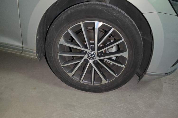 Used Volkswagen Magotan 2020 330TSI DSG Luxury Edition Right Front Wheel Hub