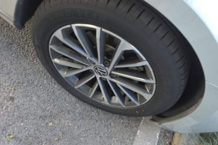 Used Volkswagen Magotan 2020 330TSI DSG Luxury Edition Right Front Wheel Hub