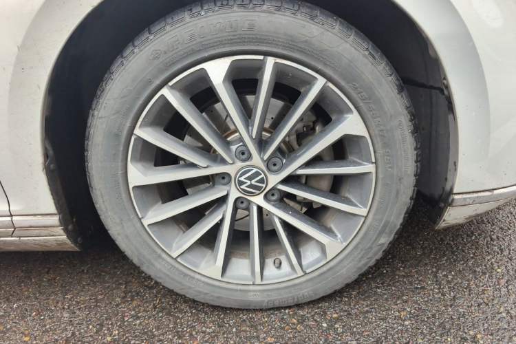 Used Volkswagen Magotan 2020 330TSI DSG Luxury Edition Right Front Wheel Hub