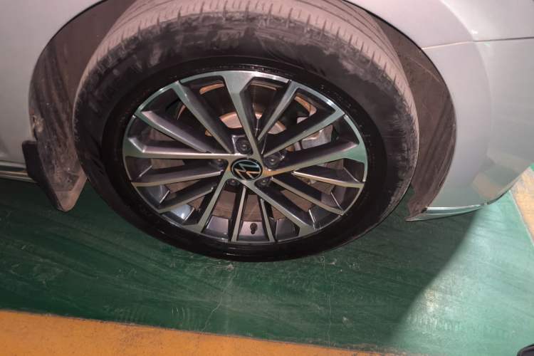 Used Volkswagen Magotan 2020 330TSI DSG Luxury Edition Right Front Wheel Hub