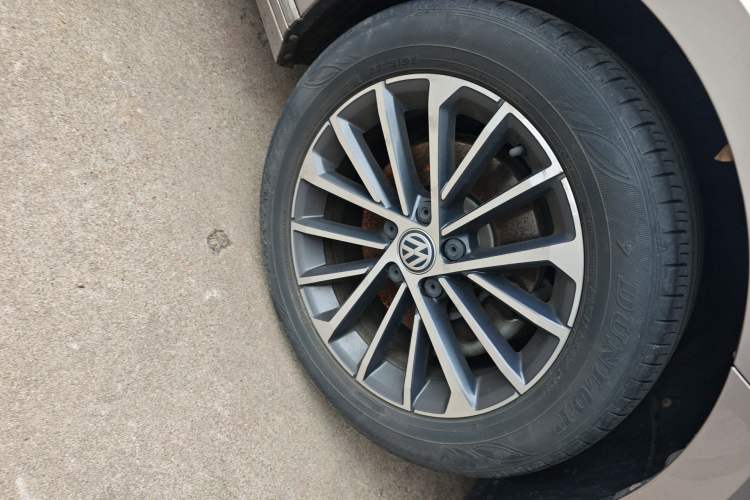 Used Volkswagen Magotan 2020 330TSI DSG Luxury Edition Right Front Wheel Hub