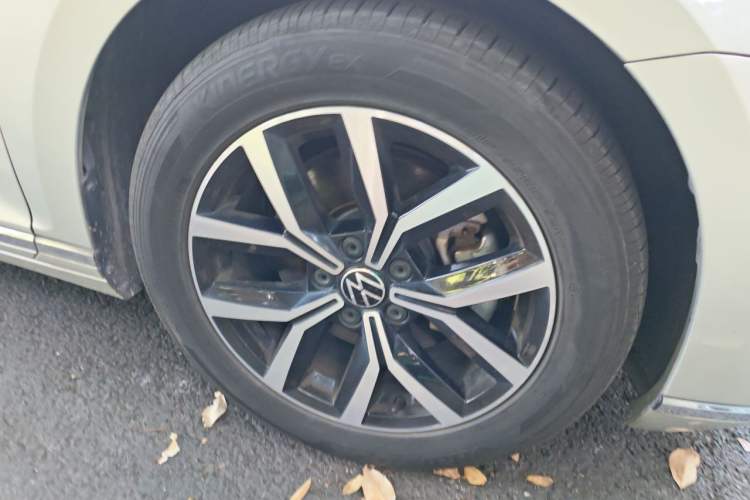 Used Volkswagen Magotan 2020 330TSI DSG Leading Model Right Front Wheel Hub