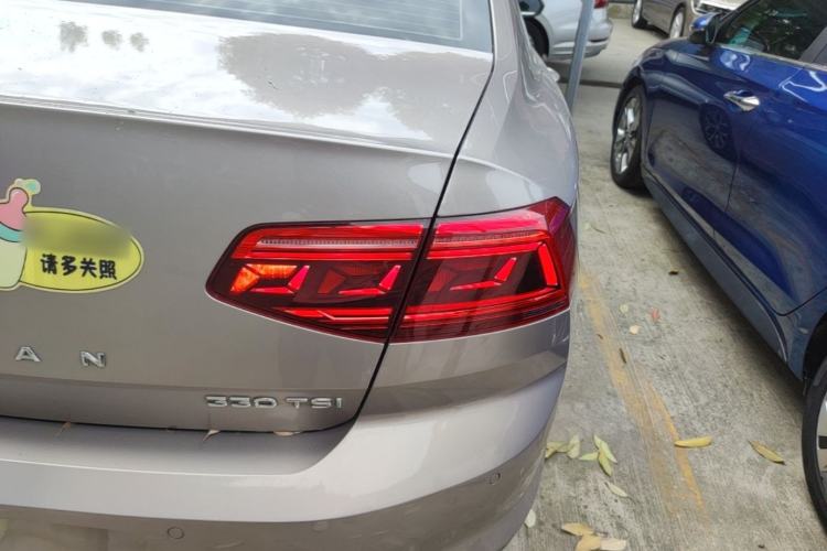 Used Volkswagen Magotan 2020 330TSI DSG Leading Model Right Rear Taillight