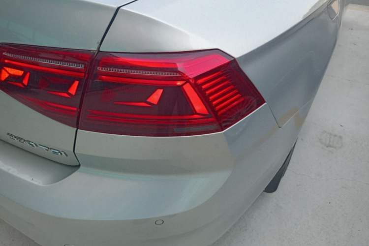 Used Volkswagen Magotan 2020 330TSI DSG Leading Model Right Rear Taillight