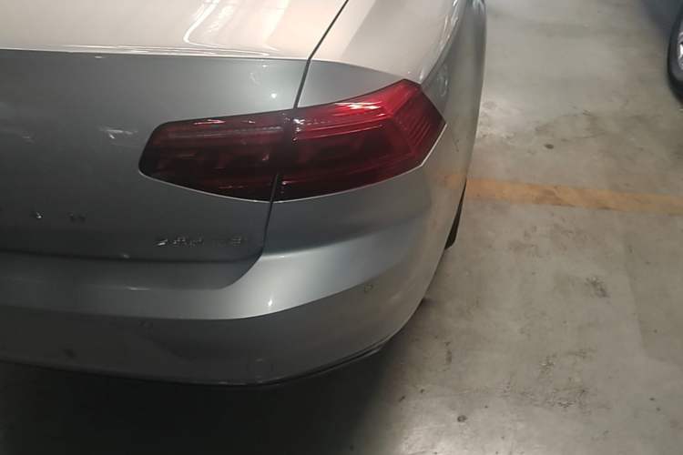 Used Volkswagen Magotan 2020 280TSI DSG Comfort Edition Right Rear Taillight