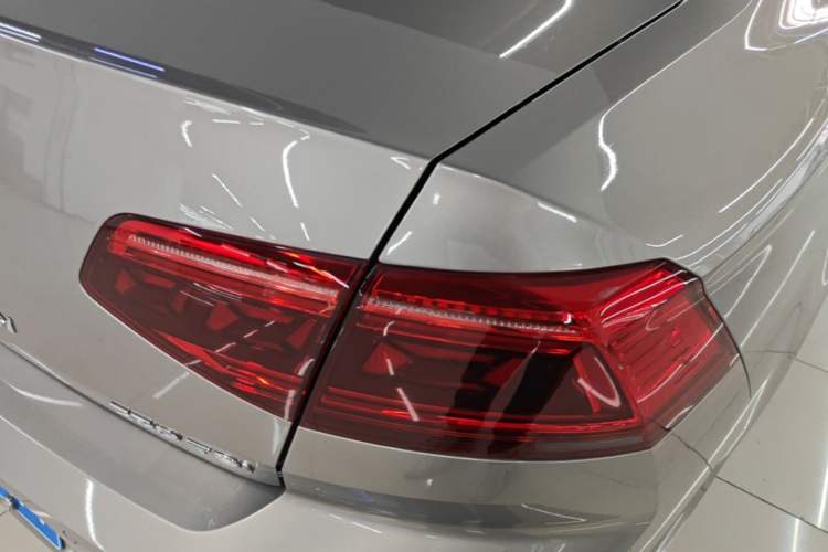 Used Volkswagen Magotan 2020 330TSI DSG Luxury Edition Right Rear Taillight