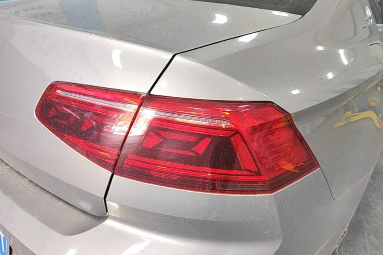 Used Volkswagen Magotan 2020 330TSI DSG Leading Model Right Rear Taillight