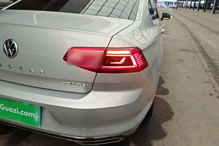 Used Volkswagen Magotan 2020 330TSI DSG Leading Model Right Rear Taillight