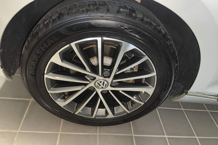 Used Volkswagen Magotan 2020 380TSI DSG Luxury Version Right Rear Wheel Hub