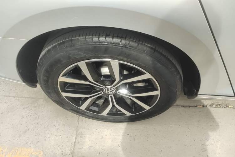 Used Volkswagen Magotan 2020 330TSI DSG Leading Model Right Rear Wheel Hub