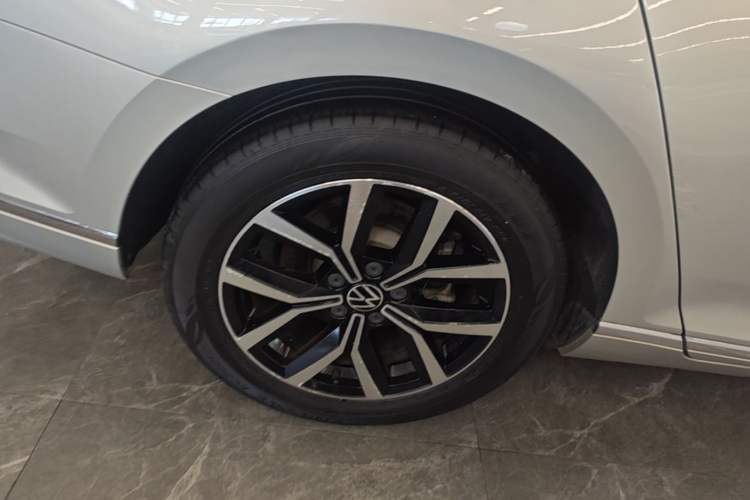 Used Volkswagen Magotan 2020 330TSI DSG Leading Model Right Rear Wheel Hub