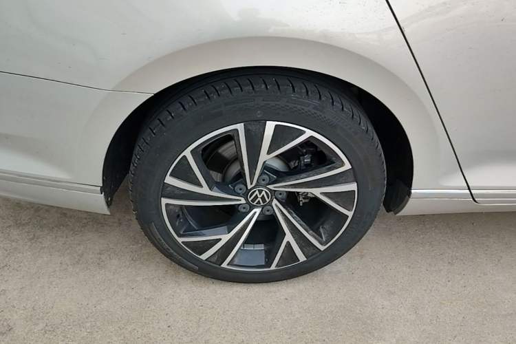Used Volkswagen Magotan 2020 330TSI DSG Luxury Edition Right Rear Wheel Hub