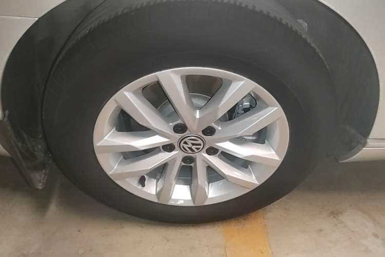 Used Volkswagen Magotan 2020 280TSI DSG Comfort Edition Right Rear Wheel Hub