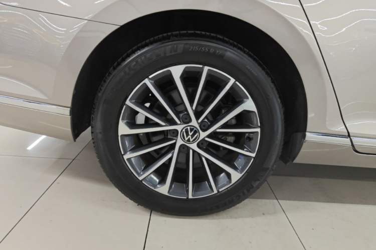 Used Volkswagen Magotan 2020 330TSI DSG Luxury Edition Right Rear Wheel Hub