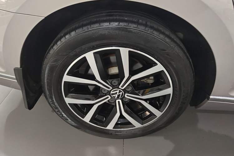 Used Volkswagen Magotan 2020 330TSI DSG Leading Model Right Rear Wheel Hub