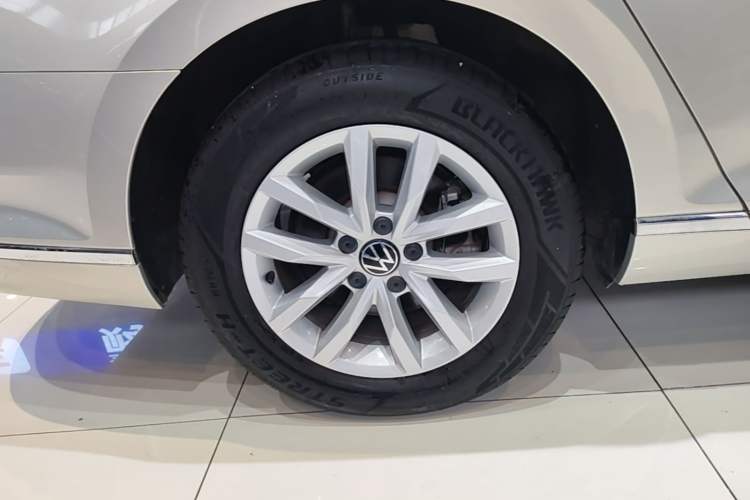 Used Volkswagen Magotan 2020 280TSI DSG Comfort Edition Right Rear Wheel Hub