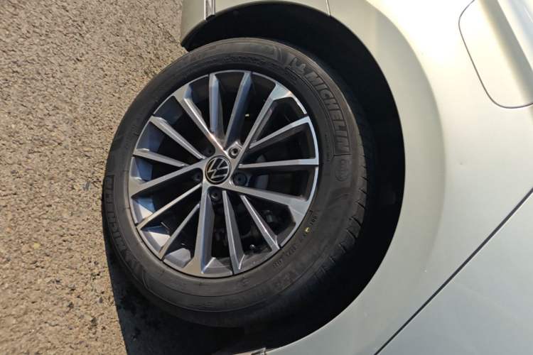 Used Volkswagen Magotan 2020 330TSI DSG Luxury Edition Right Rear Wheel Hub