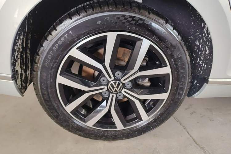 Used Volkswagen Magotan 2020 330TSI DSG Luxury Edition Right Rear Wheel Hub