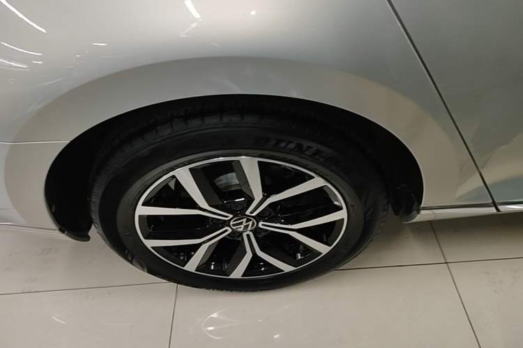 Used Volkswagen Magotan 2020 330TSI DSG Leading Model Right Rear Wheel Hub