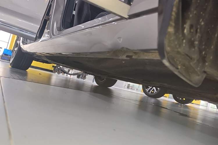 Used Volkswagen Magotan 2020 330TSI DSG Leading Model Right Side Sill