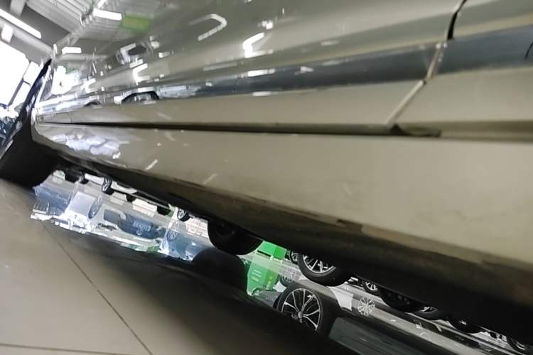 Used Volkswagen Magotan 2020 330TSI DSG Leading Model Right Side Sill