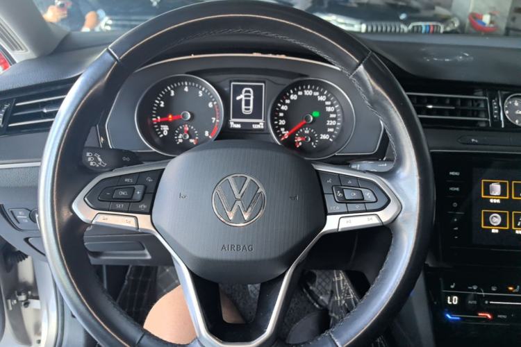 Used Volkswagen Magotan 2020 330TSI DSG Leading Model Steering Wheel