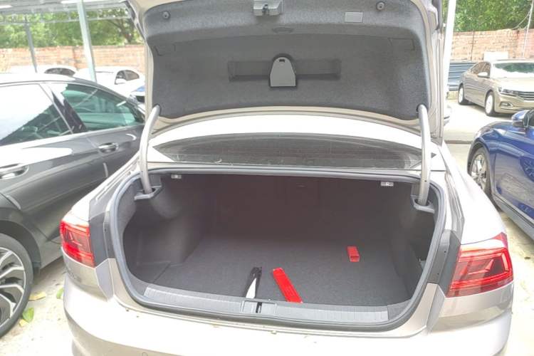 Used Volkswagen Magotan 2020 330TSI DSG Leading Model Trunk