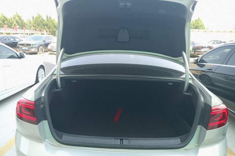 Used Volkswagen Magotan 2020 330TSI DSG Leading Model Trunk